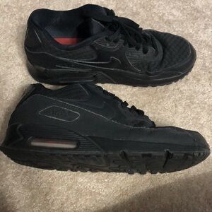 Nike Classic Air Max Athletic Chunky Sole Sneakers in Triple Black and Red